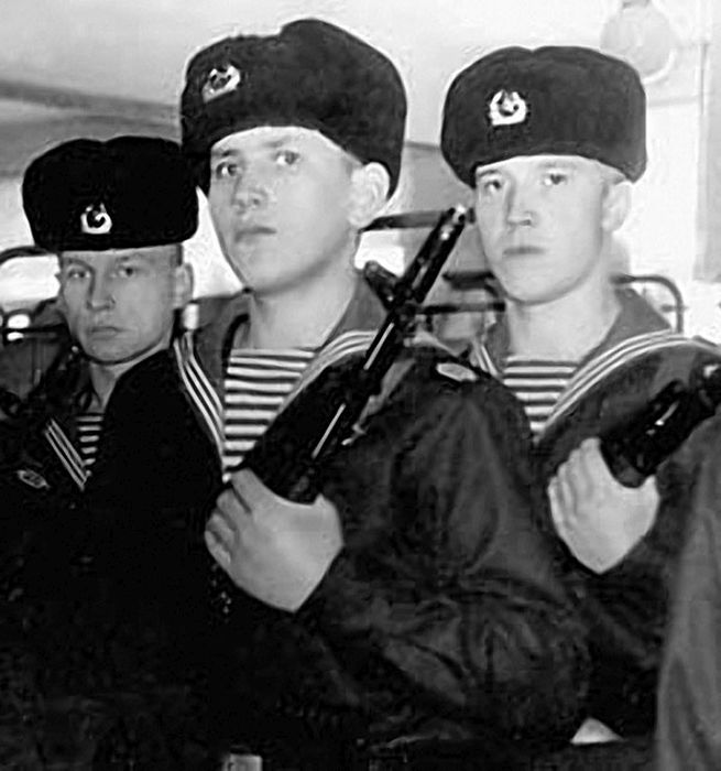 Армейские фотографии знаменитостей