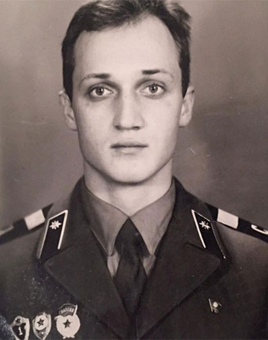 Армейские фотографии знаменитостей