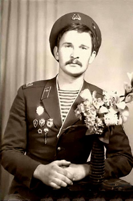 Армейские фотографии знаменитостей