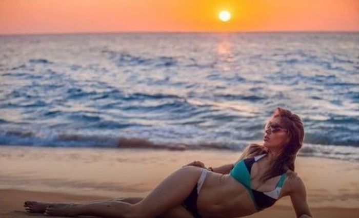 Чиновница из Томска привлекла к себе внимание устрицами, курортами и фото в купальнике