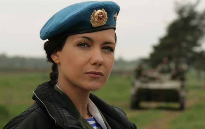 Военнослужащие девушки