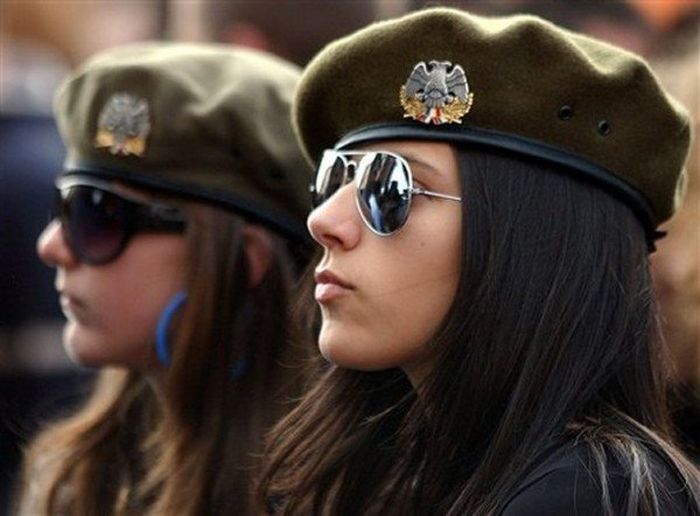 Военнослужащие девушки