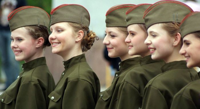 Военнослужащие девушки