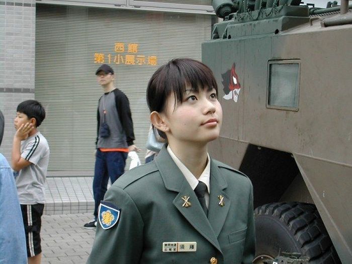 Военнослужащие девушки