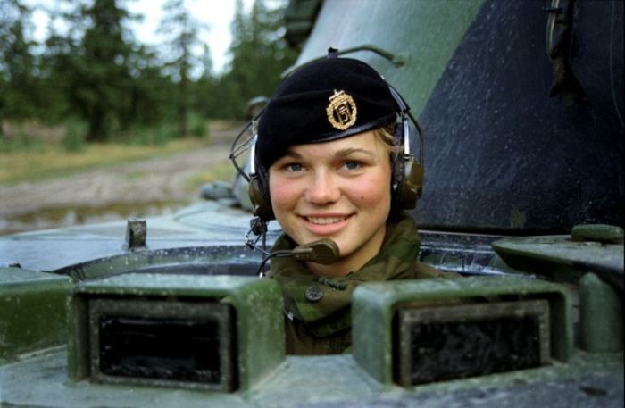 Военнослужащие девушки