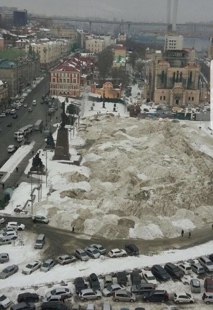 Как в России убирают снег