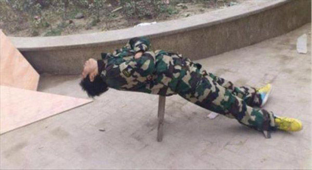Подборка смешных фотографий из серии "Еще пять минут"