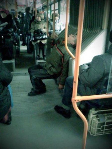 Подборка смешных фотографий из серии "Еще пять минут"