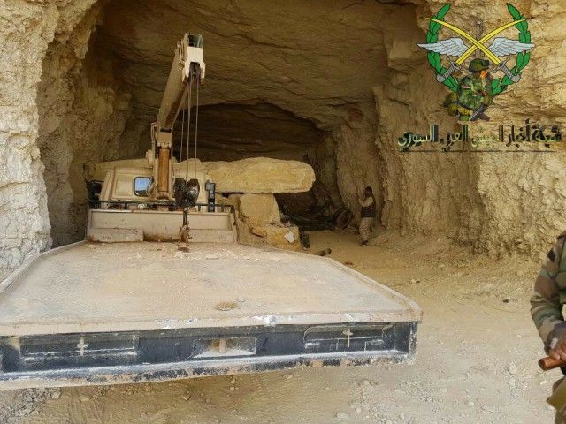Захваченная горная база боевиков ИГИЛ в Сирии