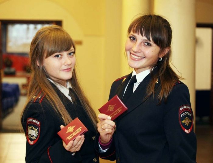 Симпатичные девушки на страже порядка