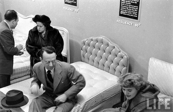 Как испытывали кровати в 1948 году