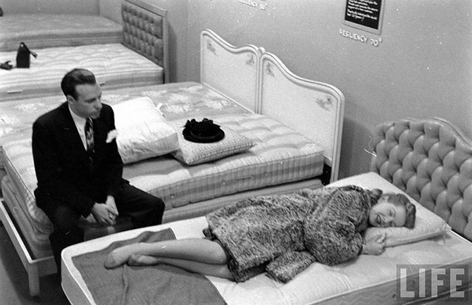 Как испытывали кровати в 1948 году