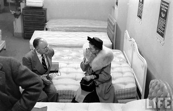 Как испытывали кровати в 1948 году