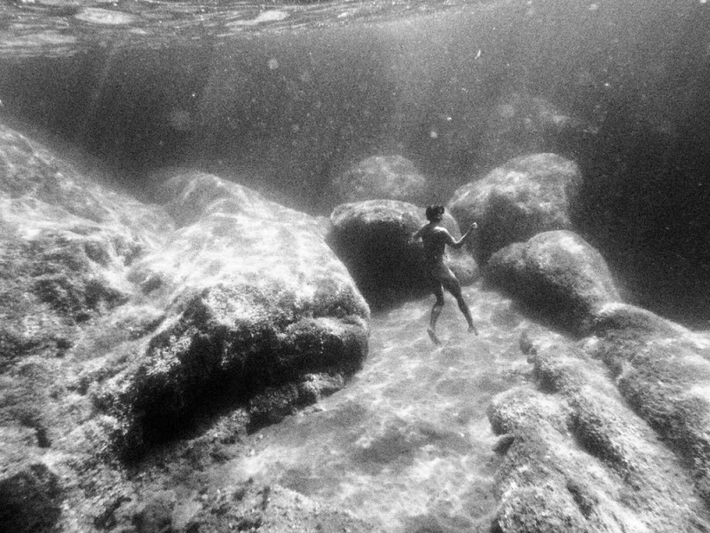Обнаженные молодые девушки в фотопроекте Кейт Беллм «Подводный мир»