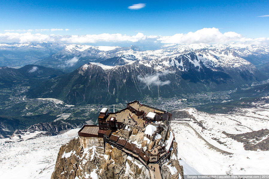 Горная вершина Aiguille Du Midi во Франции Горная вершина Aiguille Du Midi во Франции