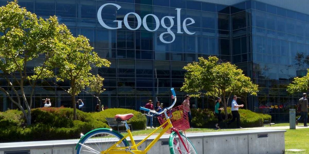 23-летний сотрудник Google экономит 90% дохода, проживая в грузовике на стоянке компании 23-летний сотрудник Google экономит 90% дохода, проживая в грузовике на стоянке компании