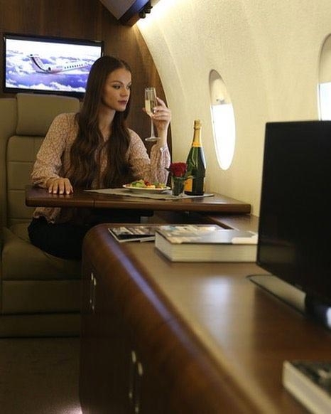 В Москве можно арендовать частный самолет, чтобы просто сфотографироваться для Instagram