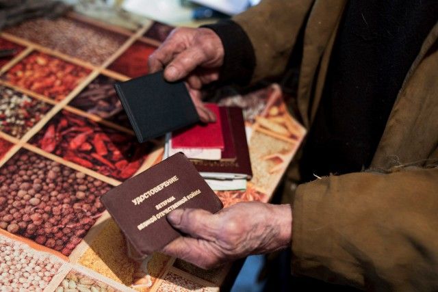 В Ярославле полицейские и чиновники не дают общественникам построить новый дом для пенсионера