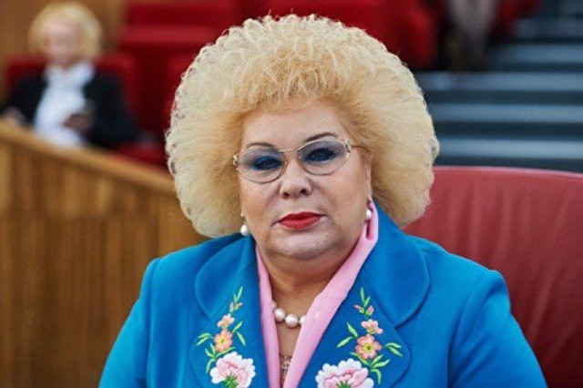 Чиновницы с очень ярким стилем