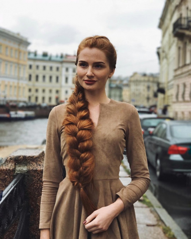 Анастасия Сидорова — русская Рапунцель с роскошными рыжимы волосами, победившая алопецию
