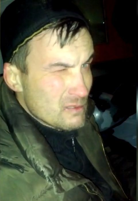 В Красноярске грабитель застрял в крыше торгового павильона, который он собирался ограбить