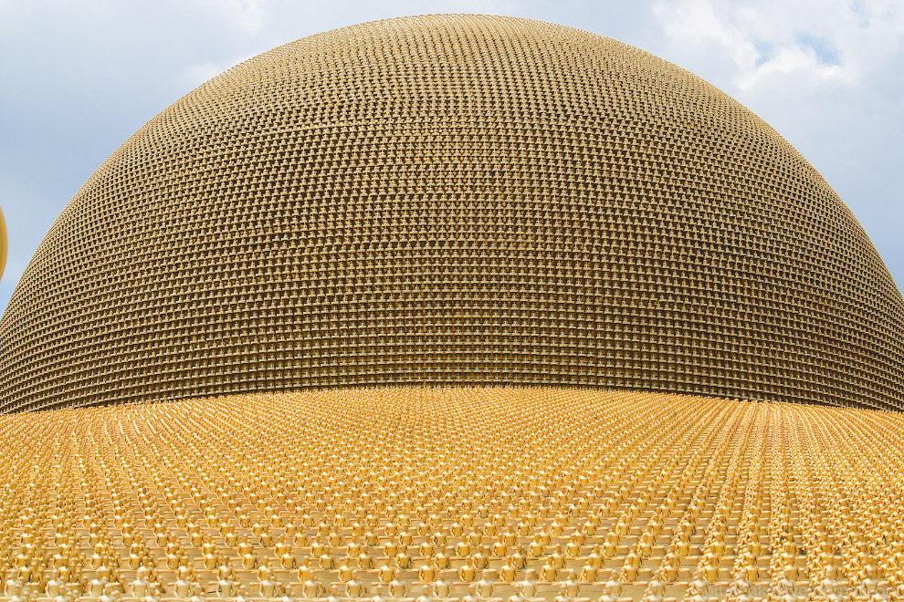 Храм Wat Dhammakaya и миллион золотых статуэток Храм Wat Dhammakaya и миллион золотых статуэток