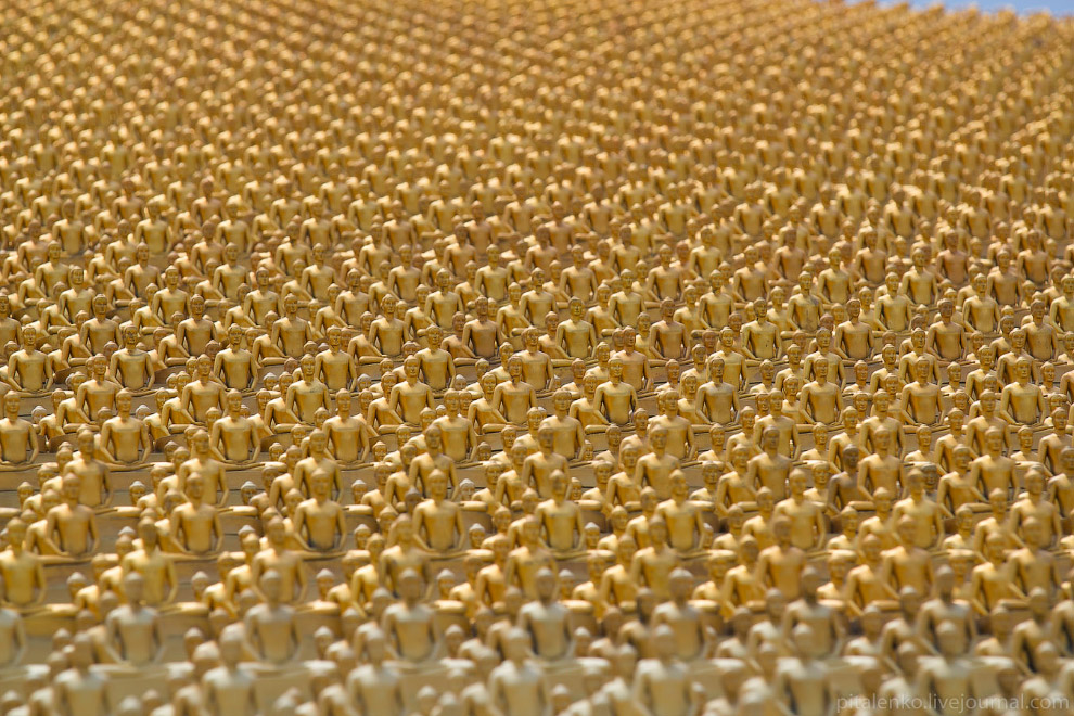 Храм Wat Dhammakaya и миллион золотых статуэток Храм Wat Dhammakaya и миллион золотых статуэток