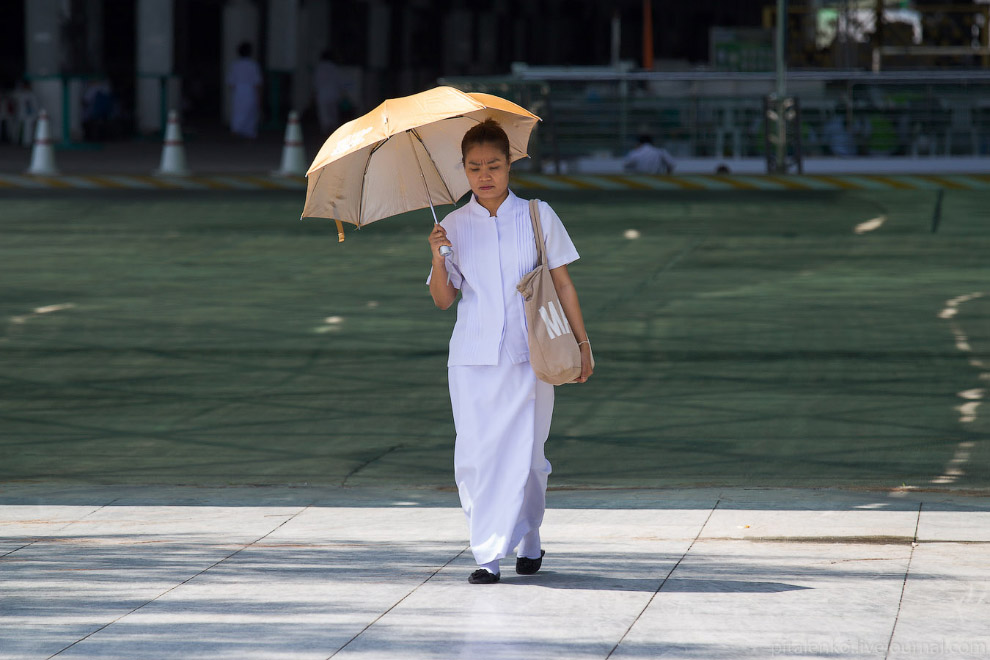 Храм Wat Dhammakaya и миллион золотых статуэток Храм Wat Dhammakaya и миллион золотых статуэток