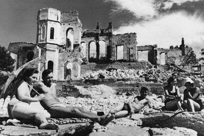 Война глазами советского фотокорреспондента Евгения Халдея Война глазами советского фотокорреспондента Евгения Халдея