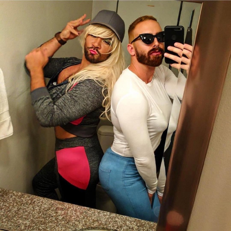 Смешная страница в Instagram, где мужчины пародируют типичные женские фотографии Смешная страница в Instagram, где мужчины пародируют типичные женские фотографии