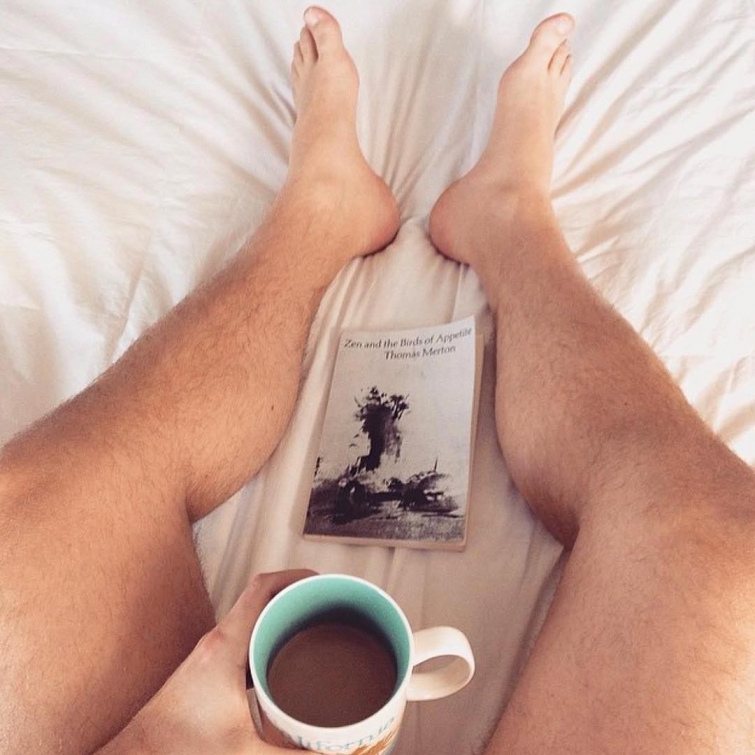 Смешная страница в Instagram, где мужчины пародируют типичные женские фотографии Смешная страница в Instagram, где мужчины пародируют типичные женские фотографии