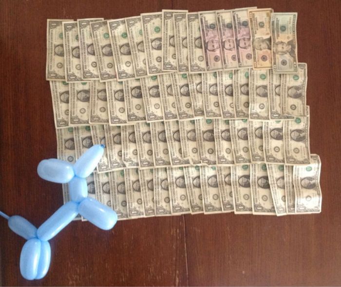 Сколько зарабатывают стриптизёрши и другие (3 фото)