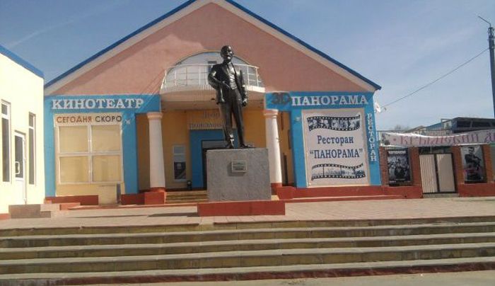 Большеголовый памятник Ленина в Новосиле