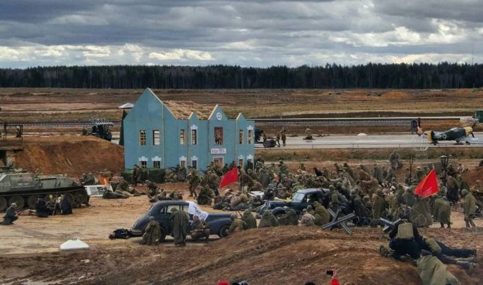 В подмосковном парке воспроизвели взятие Рейхстага