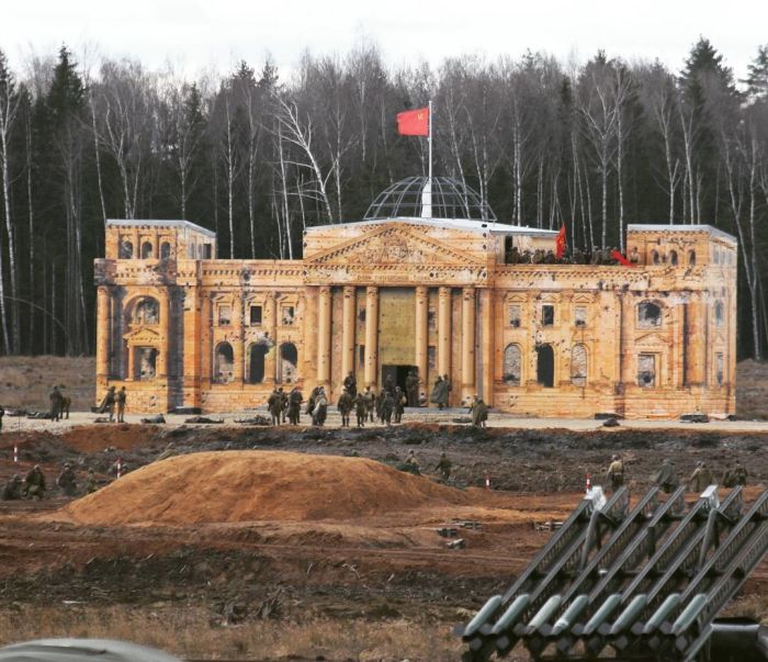 В подмосковном парке воспроизвели взятие Рейхстага