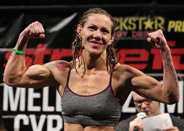 Самые известные девушки из UFC