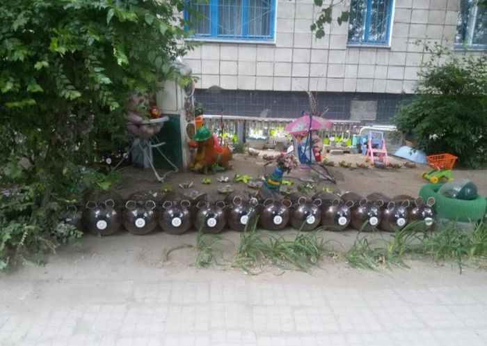 Сомнительные детские площадки