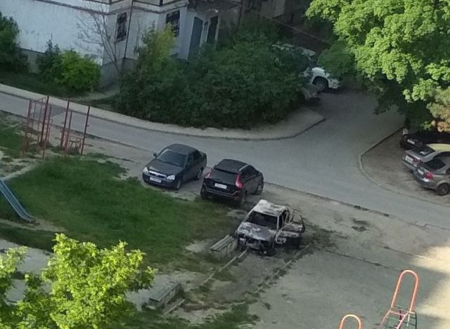 В Симферополе массово поджигают неправильно припаркованные автомобили