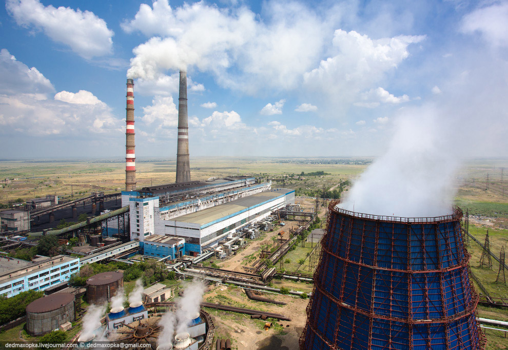 Градирни — огромные охлаждающие башни