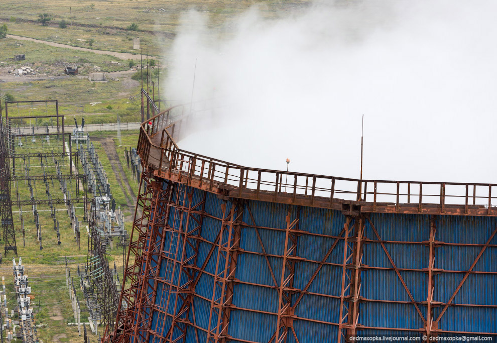 Градирни — огромные охлаждающие башни
