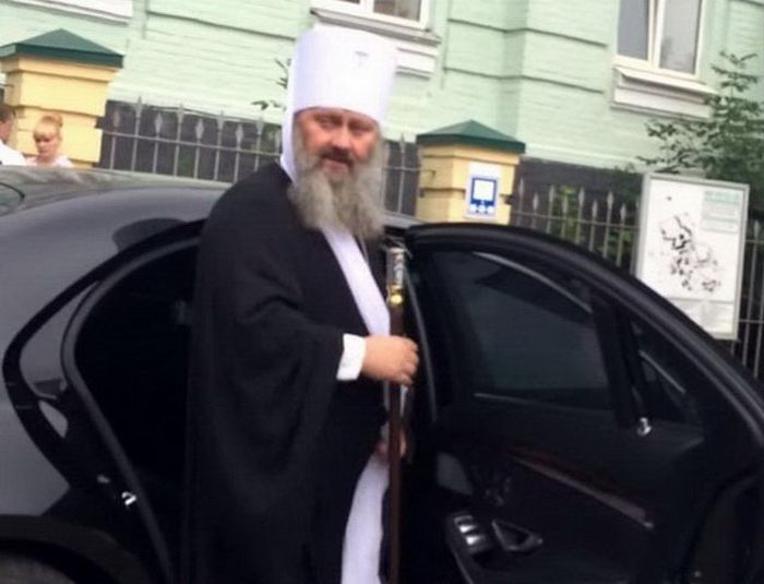 Священники в свободное от работы время