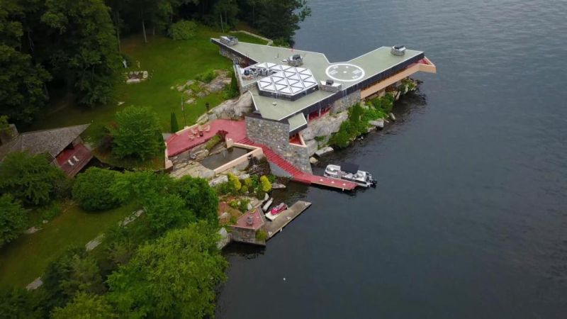 Остров в форме сердца, который Джоли когда-то присмотрела Питту, продают за 15 млн долларов