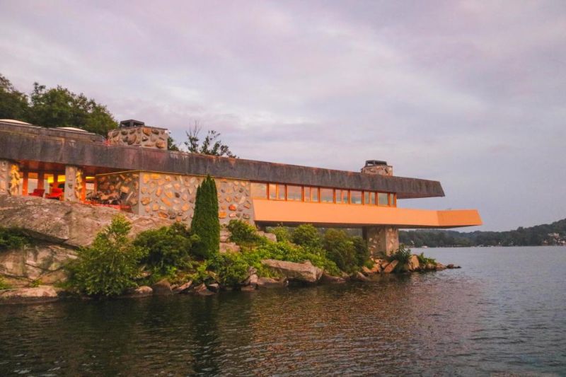 Остров в форме сердца, который Джоли когда-то присмотрела Питту, продают за 15 млн долларов