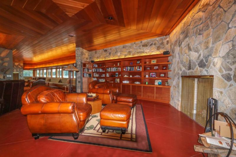 Остров в форме сердца, который Джоли когда-то присмотрела Питту, продают за 15 млн долларов