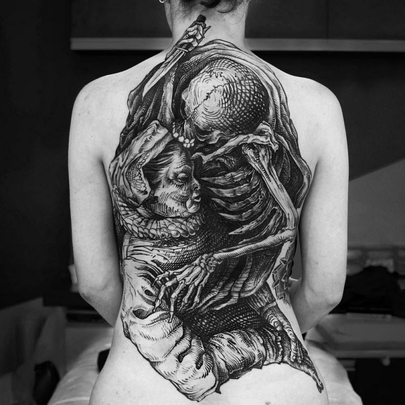 Самые впечатляющие татуировки со всего мира в книге TTT: Tattoo