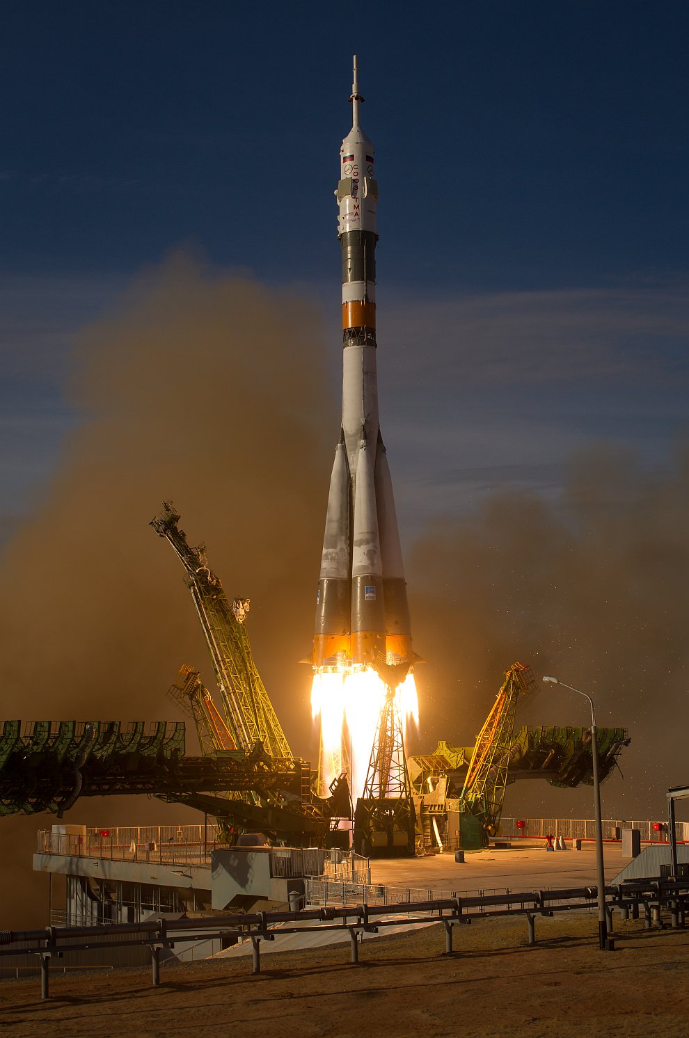 Старт космического корабля «Союз ТМА-06М» с Байконура Старт космического корабля «Союз ТМА-06М» с Байконура