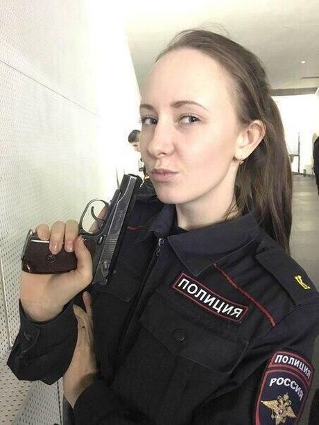 Курсантка МВД, которая любит откровенные фото