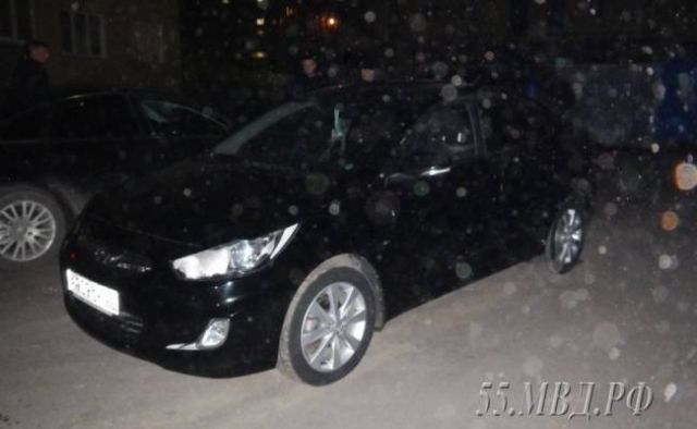 В Омске девушка пыталась угнать автомобиль, который сама продала