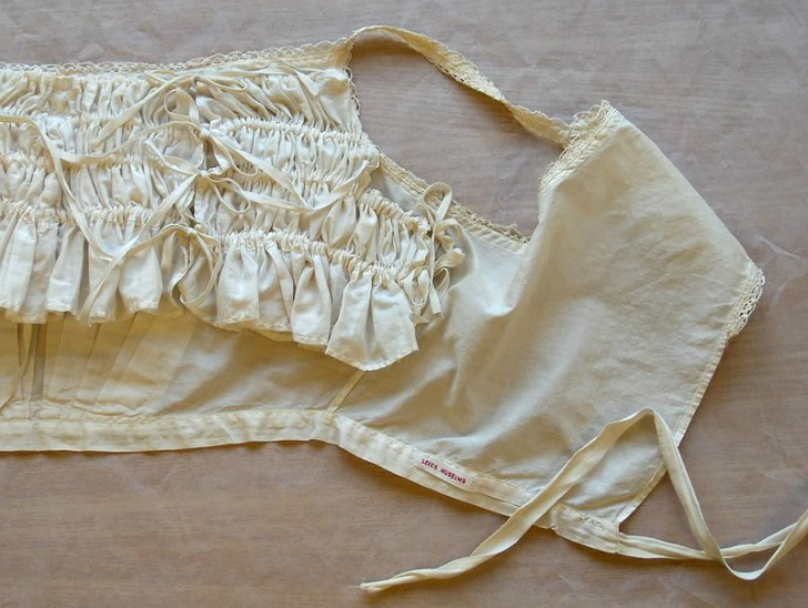 Как увеличивали грудь 100 лет назад Как увеличивали грудь 100 лет назад