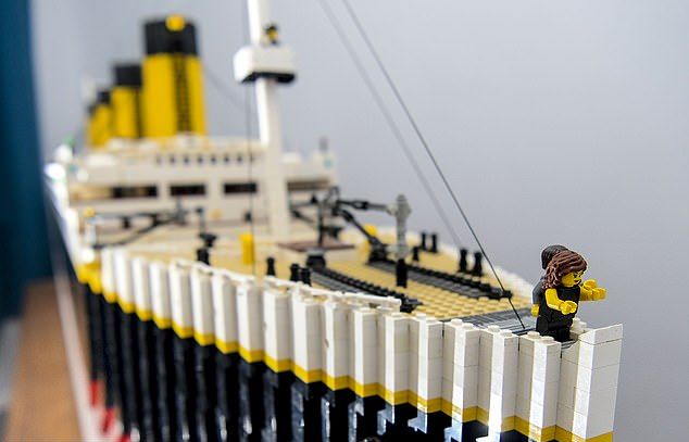 Копия Титаника из Lego, на создание которой у дедули ушло 2 года и 40 000 деталей